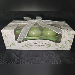 Two Peas in a Pod Salt & Pepper Shakers - Green